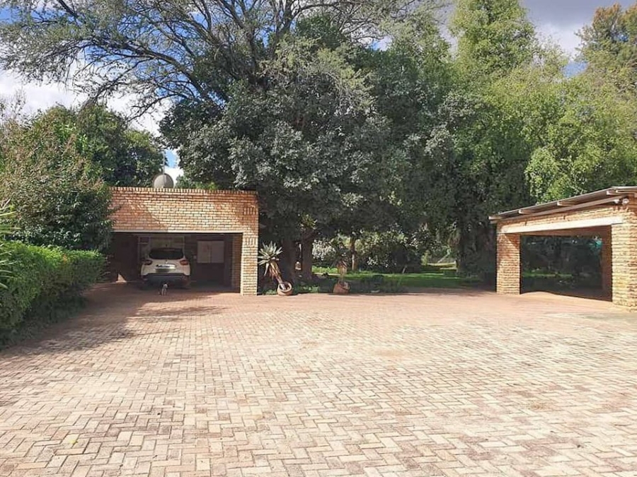 4 Bedroom Property for Sale in Viljoenskroon Free State